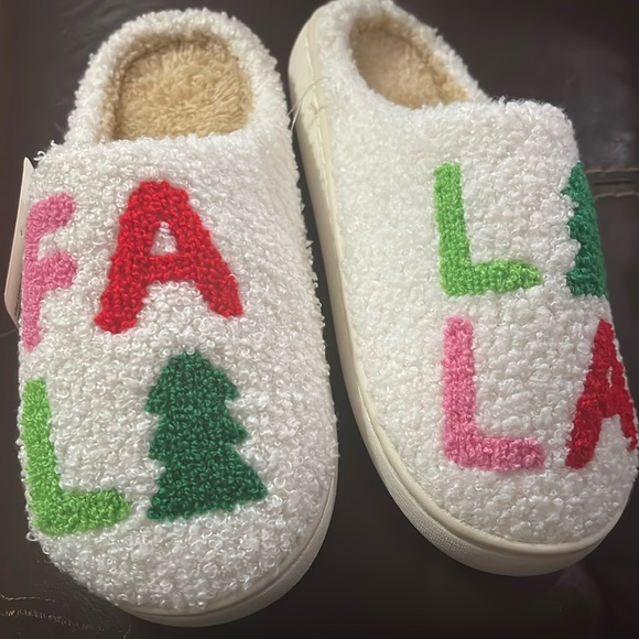 Brand new Christmas slippers. Size small 5-6 women - Picture 1 of 2